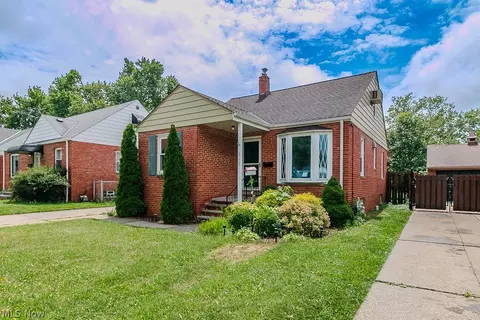 Exterior - 262 E 323rd St, Willowick, OH 44095 photo 6 of 6
