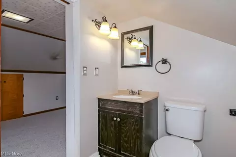 Bath - 262 E 323rd St, Willowick, OH 44095 photo 4 of 4