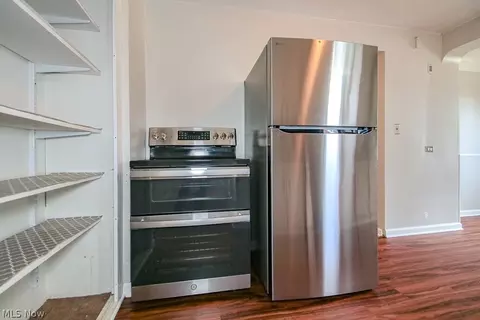 Kitchen - 262 E 323rd St, Willowick, OH 44095 photo 4 of 4