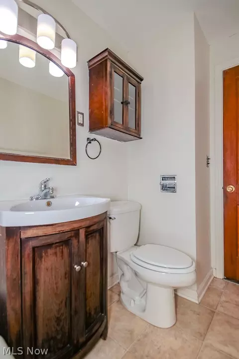 Bath - 262 E 323rd St, Willowick, OH 44095 photo 2 of 4