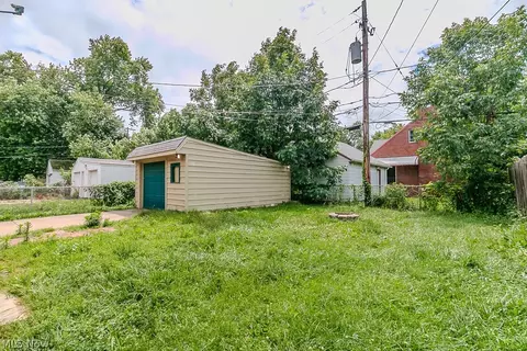 Exterior - 262 E 323rd St, Willowick, OH 44095 photo 4 of 6