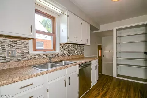 Kitchen - 262 E 323rd St, Willowick, OH 44095 photo 1 of 4