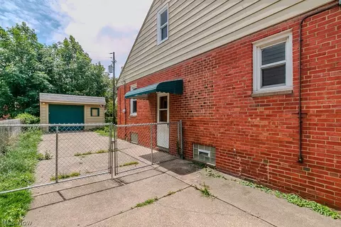 Exterior - 262 E 323rd St, Willowick, OH 44095 photo 5 of 6
