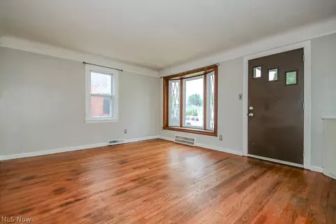 Living - 262 E 323rd St, Willowick, OH 44095 photo 3 of 6