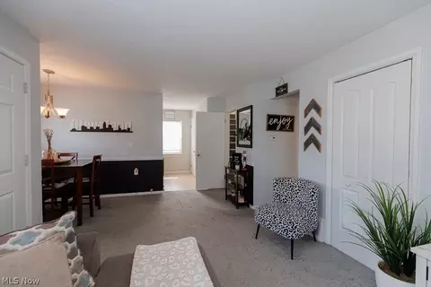 521 Cambridge Ave, Elyria, OH 44035 photo 6