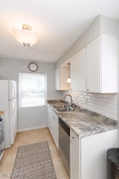 521 Cambridge Ave, Elyria, OH 44035 photo 14
