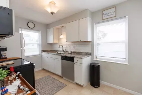 521 Cambridge Ave, Elyria, OH 44035 photo 12