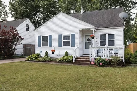 521 Cambridge Ave, Elyria, OH 44035 photo 1