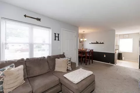 521 Cambridge Ave, Elyria, OH 44035 photo 9