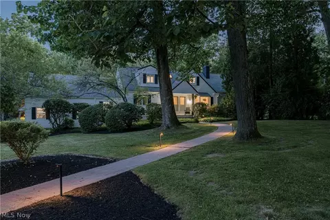 35600 Jackson Rd, Moreland Hills, OH 44022
