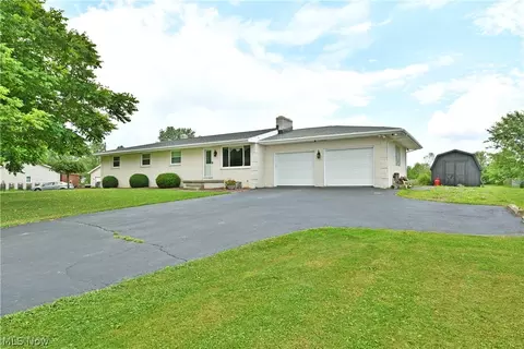 6556 Ridge Rd, Cortland, OH 44410