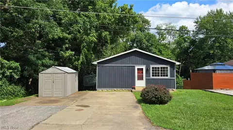 2416 Gant St, Parkersburg, WV 26104