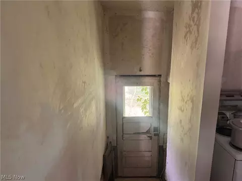 Entry Way - 1561 Simcoe Ave, Akron, OH 44305 photo 5 of 5