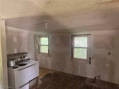 Entry Way - 1561 Simcoe Ave, Akron, OH 44305 photo 1 of 5