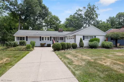 931 Orchard Park Dr, Rocky River, OH 44116