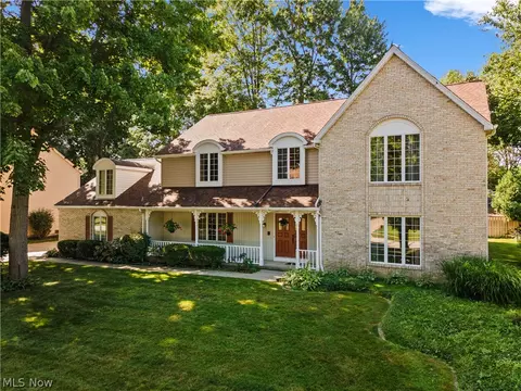 24177 Stonehedge Dr, Westlake, OH 44145