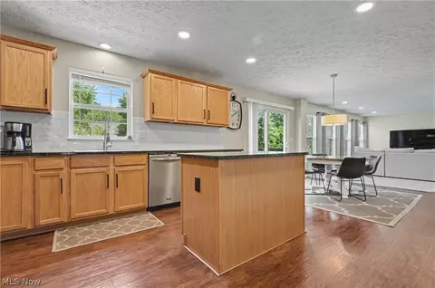 63 Creekledge Ln, Copley, OH 44321 photo 9