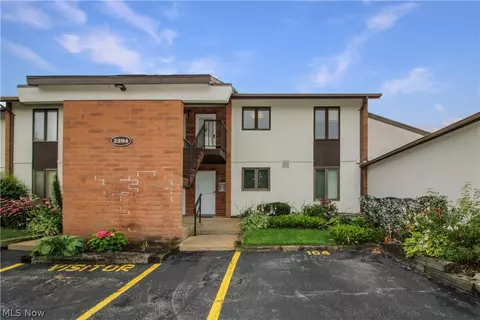 2594 E Sun Valley Dr #204, Port Clinton, OH 43452