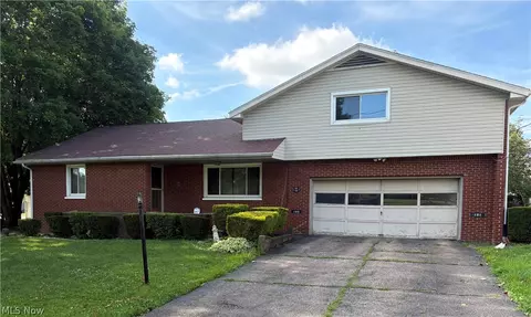 181 W 183 W Way St, Barberton, OH 44203