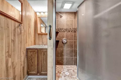 Bath - 3929 E 365th St, Willoughby, OH 44094 photo 4 of 4
