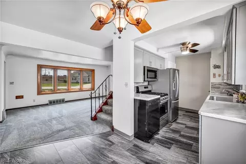 Entry Way - 3929 E 365th St, Willoughby, OH 44094 photo 1 of 3