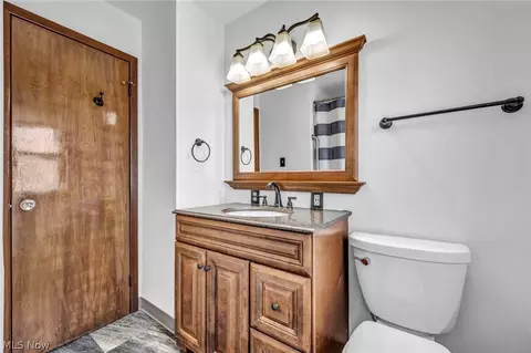 Bath - 3929 E 365th St, Willoughby, OH 44094 photo 2 of 4