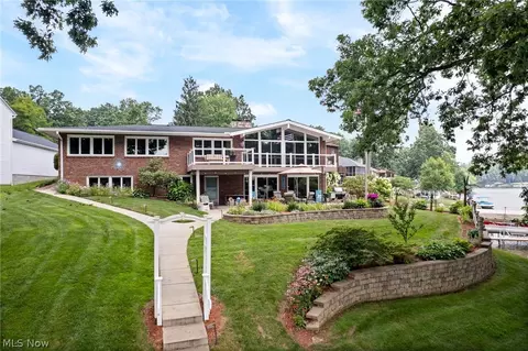 114 Lake Front Dr, Akron, OH 44319