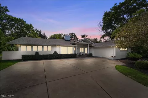 24690 Shaker Blvd, Beachwood, OH 44122
