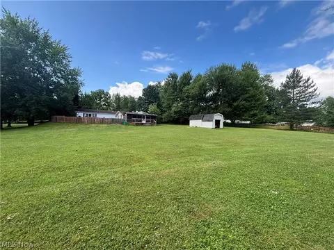Exterior - 385 Cochran Rd, Aurora, OH 44202 photo 9 of 10