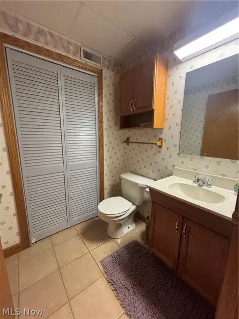 Bath - 385 Cochran Rd, Aurora, OH 44202 photo 3 of 5