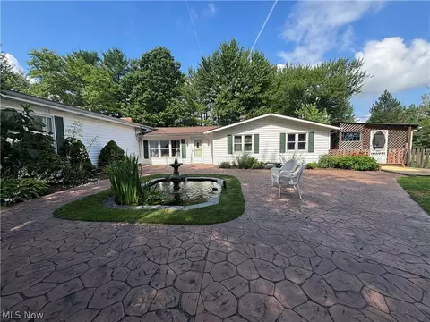 Exterior - 385 Cochran Rd, Aurora, OH 44202 photo 2 of 10