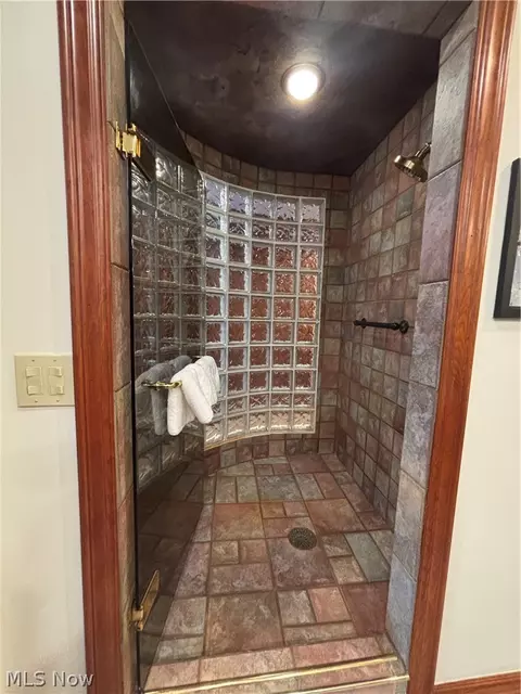 Bath - 385 Cochran Rd, Aurora, OH 44202 photo 1 of 5