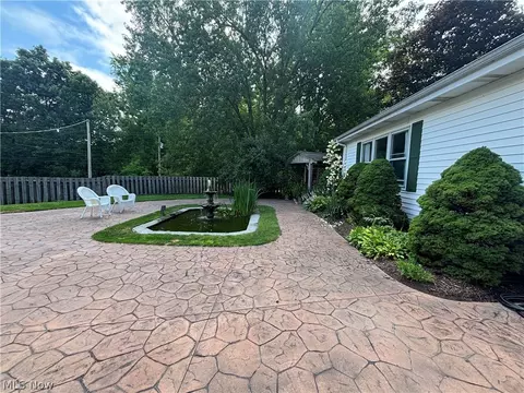 Exterior - 385 Cochran Rd, Aurora, OH 44202 photo 3 of 10