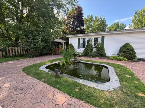 Exterior - 385 Cochran Rd, Aurora, OH 44202 photo 7 of 10