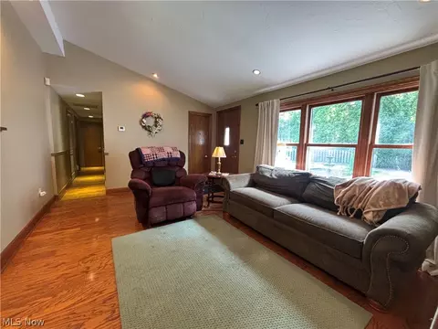 Living - 385 Cochran Rd, Aurora, OH 44202 photo 3 of 4