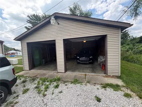 Exterior - 2425 40th St NE, Canton, OH 44705 photo 5 of 7