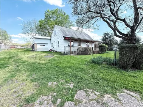 2504 12th St, Vienna, WV 26105
