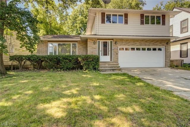 18212 Cornwall Rd, Cleveland, OH 44119