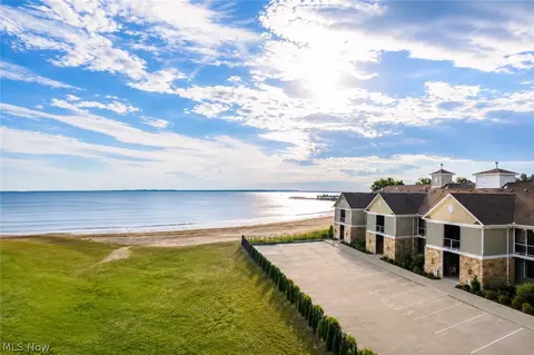 3191 N Beach Towne Ct, Port Clinton, OH 43452