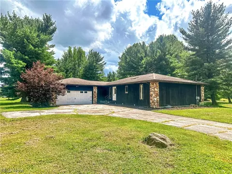 986 Bristol Champion Townline Rd NE, Bristolville, OH 44402