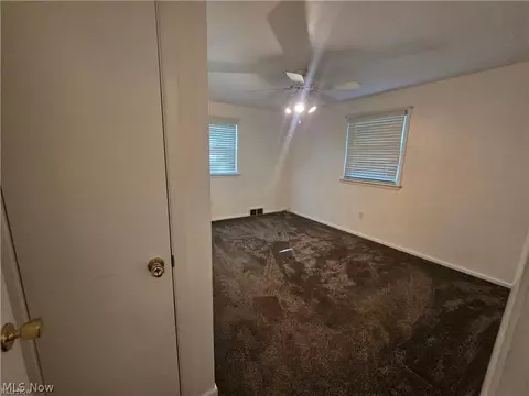 Bedroom - 976 N Pasadena Ave, Elyria, OH 44035 photo 2 of 7