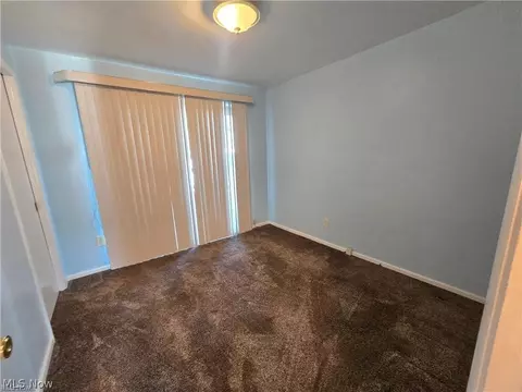 Bedroom - 976 N Pasadena Ave, Elyria, OH 44035 photo 7 of 7