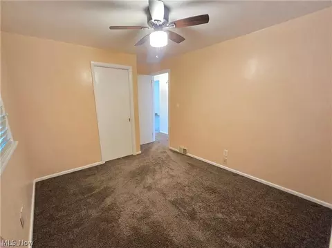 Bedroom - 976 N Pasadena Ave, Elyria, OH 44035 photo 5 of 7