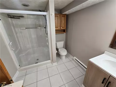 Bath - 976 N Pasadena Ave, Elyria, OH 44035 photo 4 of 4