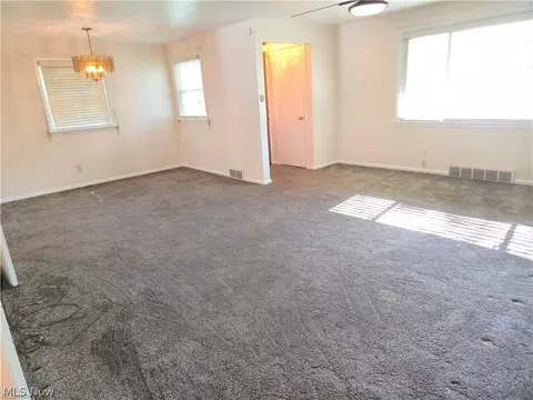 Living - 976 N Pasadena Ave, Elyria, OH 44035 photo 5 of 7