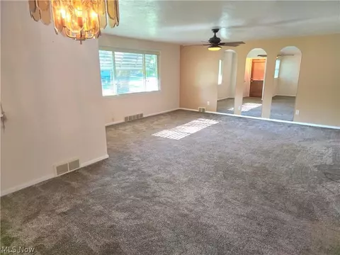 Living - 976 N Pasadena Ave, Elyria, OH 44035 photo 4 of 7