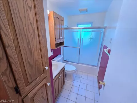 Bath - 976 N Pasadena Ave, Elyria, OH 44035 photo 1 of 4
