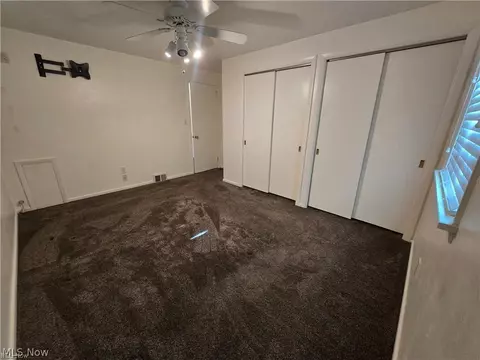 Bedroom - 976 N Pasadena Ave, Elyria, OH 44035 photo 3 of 7