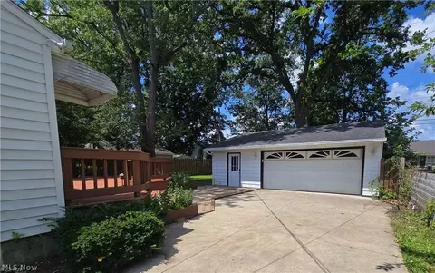 Exterior - 976 N Pasadena Ave, Elyria, OH 44035 photo 4 of 4