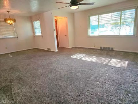 Living - 976 N Pasadena Ave, Elyria, OH 44035 photo 3 of 7